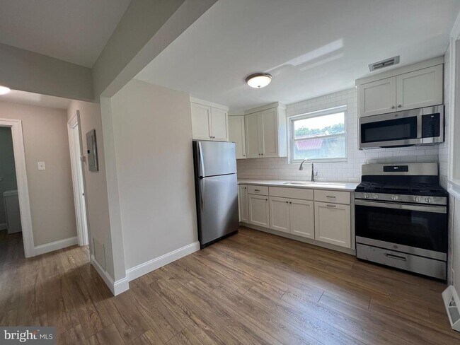 Building Photo - 550 N Line St