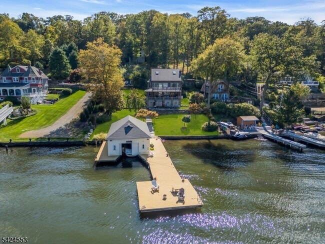 Building Photo - 363 Lakeside Blvd