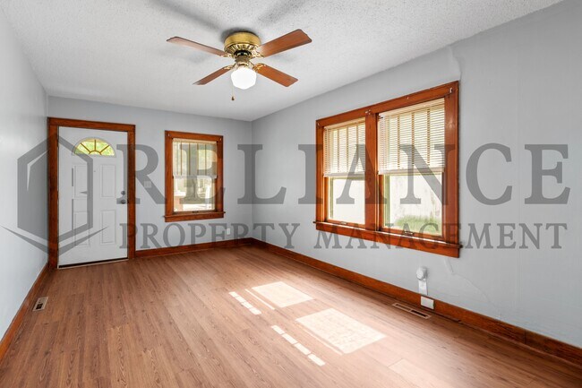 Building Photo - 621 S Green St