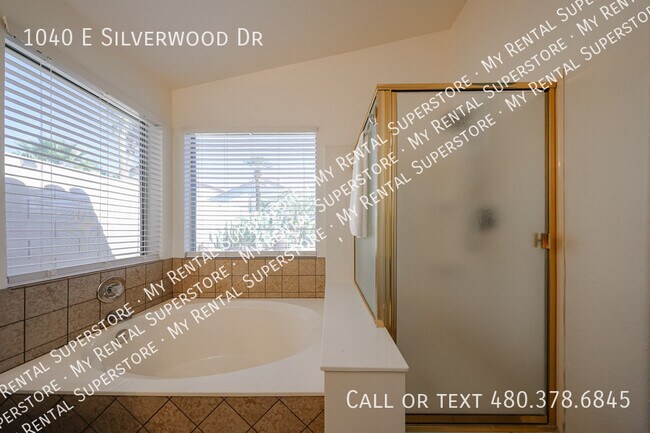 Building Photo - 1040 E Silverwood Dr