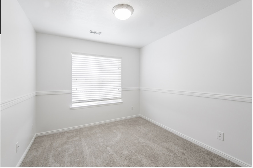 Building Photo - 646 E 1590 S