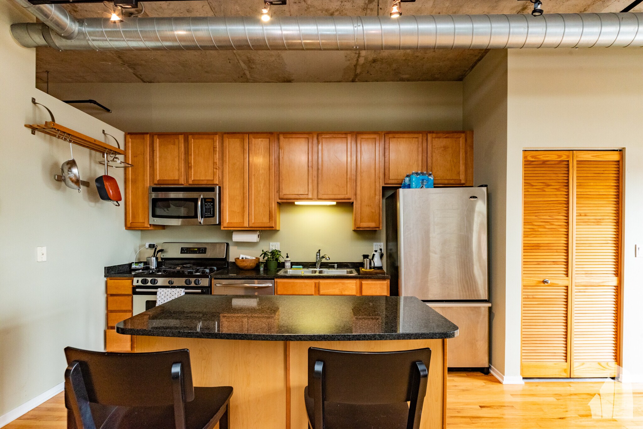 Building Photo - 6 S Laflin St