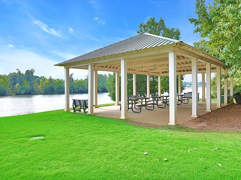 Building Photo - 195 Hunterian Pl