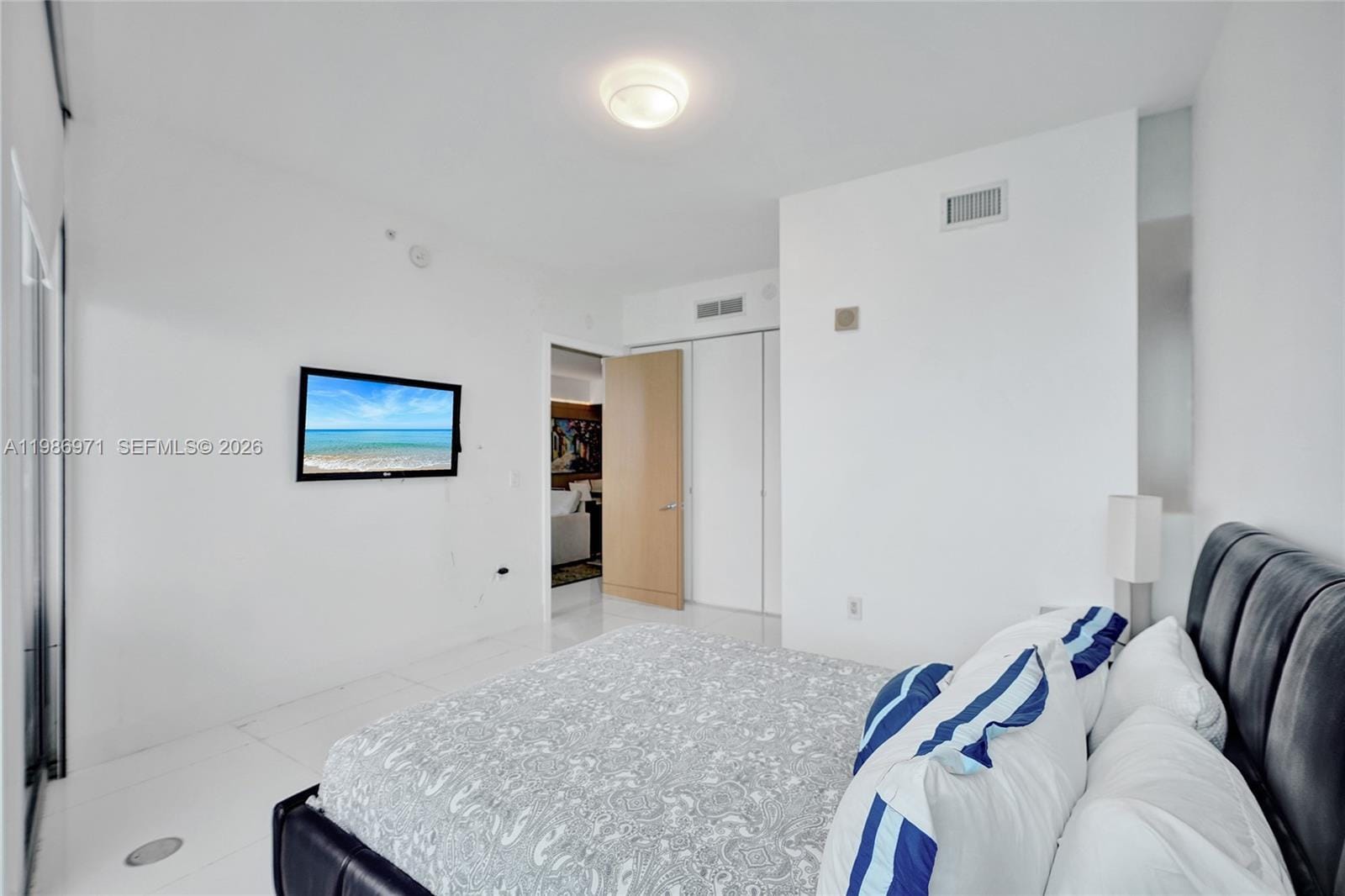 Building Photo - 17121 Collins Ave