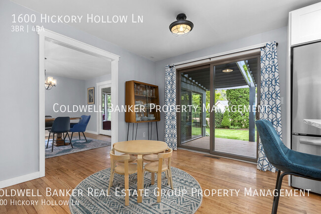 Building Photo - 1600 Hickory Hollow, Menasha