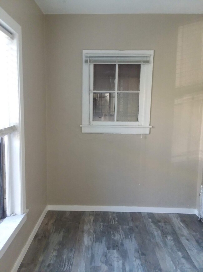 Building Photo - Cap Hil Adorable 1 Bedroom Available Now!