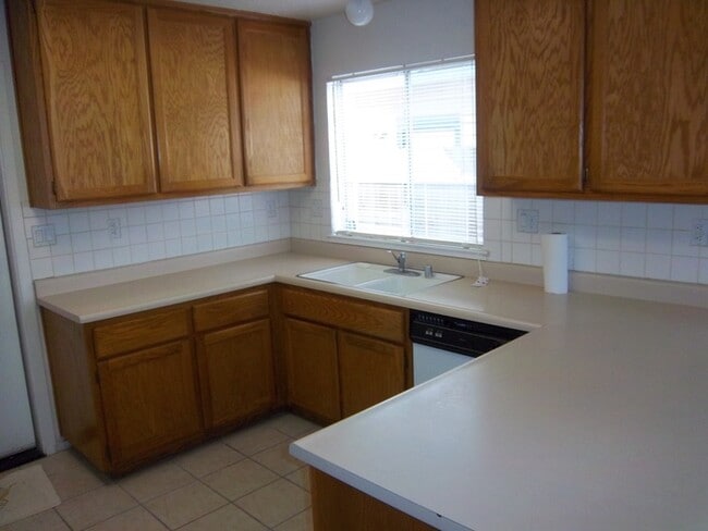 Building Photo - 3bd/2ba home for rent in Sacramento!