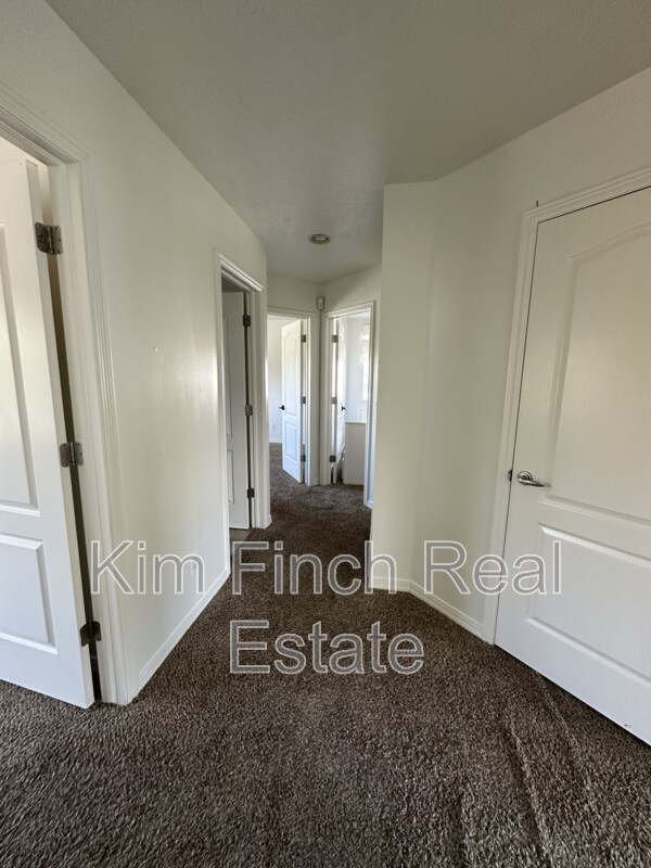 Building Photo - 9820 Deep Creek Dr