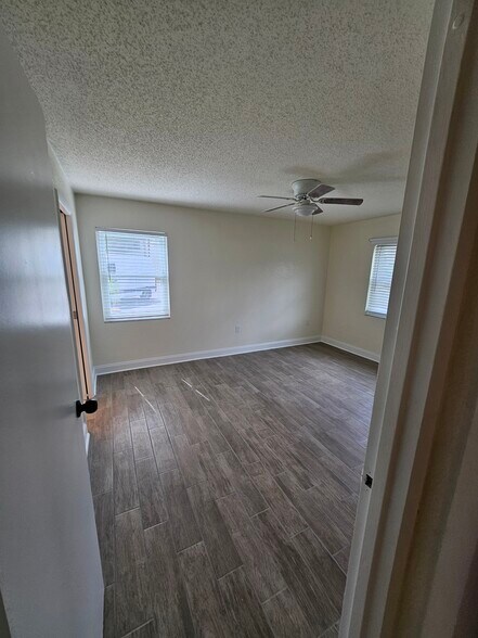 Building Photo - 387 S McMullen Booth Rd