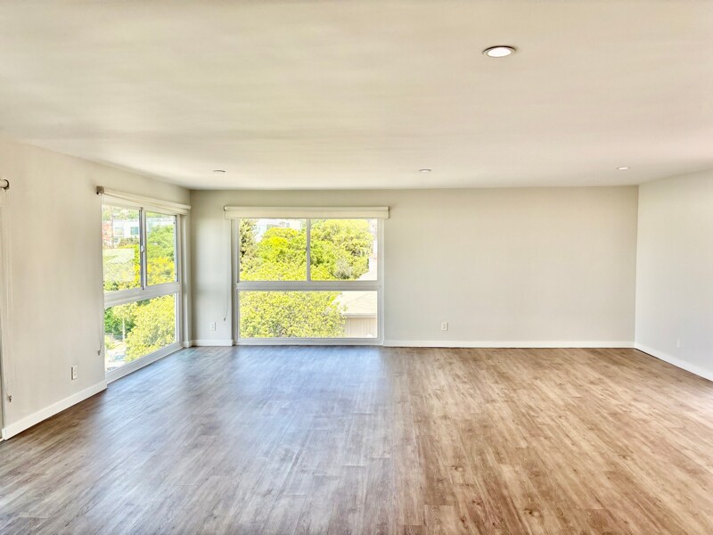 Building Photo - 1284 Havenhurst Dr