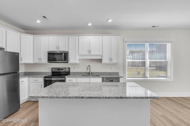 Building Photo - 7052 Crew Dr