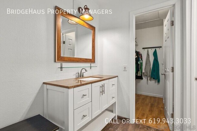 Building Photo - 5365 Aztec Dr