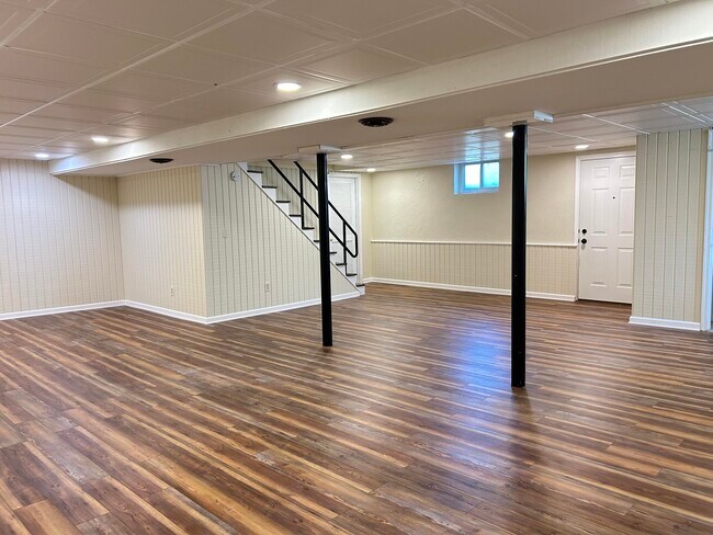 Building Photo - 1129 Meridian Dr