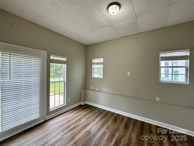 Building Photo - 13809 Stephendale Dr