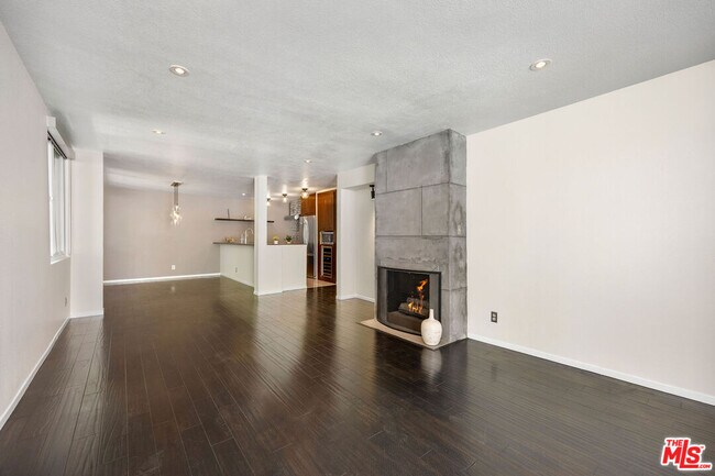 Building Photo - 8535 W Knl Dr