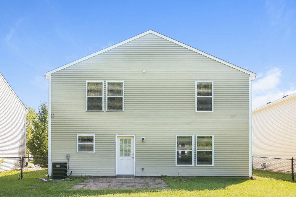 Building Photo - 6330 Alonzo Dr