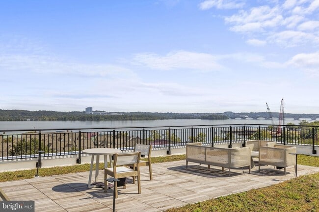 Building Photo - 801 N Fairfax St