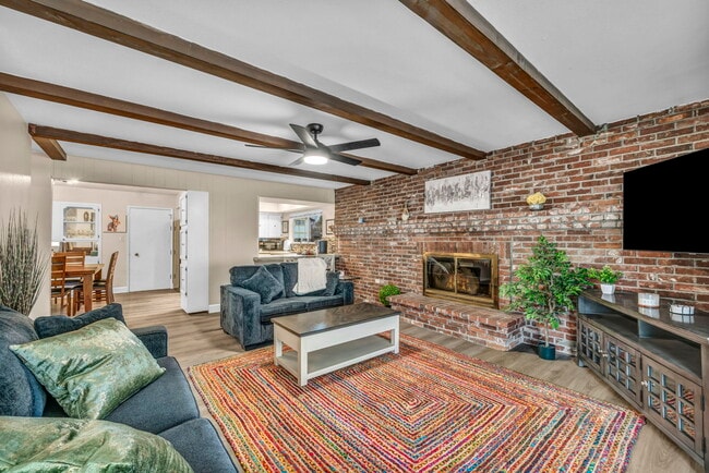 Building Photo - 1490 Foster Dr