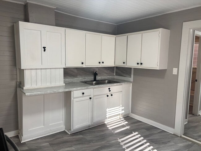 Building Photo - 1095