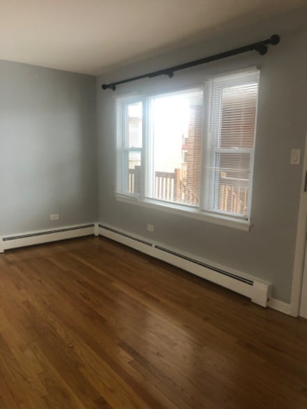 Building Photo - 6044 N Melvina Ave