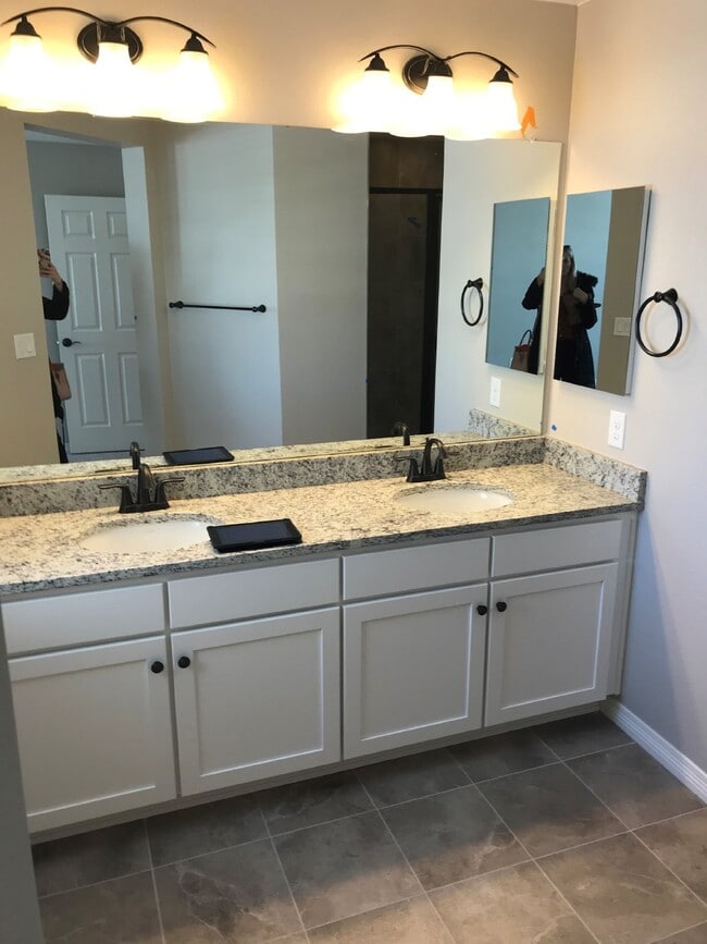 Building Photo - NEW and Modern! 3BR/2.5BA in GVR!