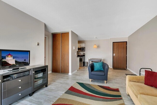 Livingroom and dining - 315 Waite Ave S