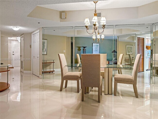 Building Photo - 7300 Radice Ct