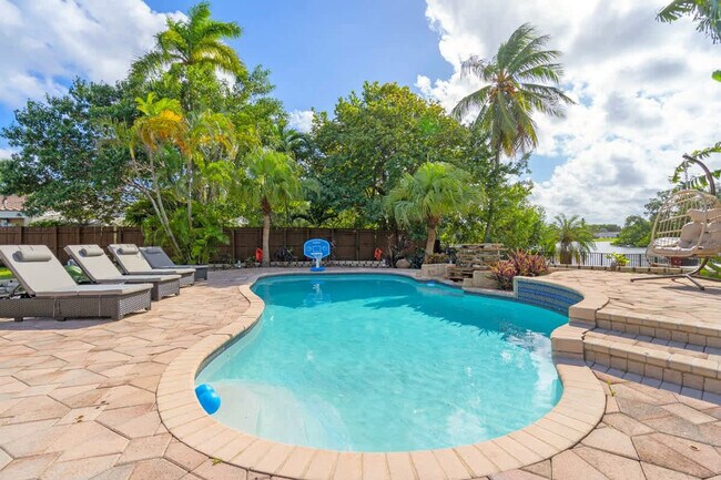 Building Photo - 19720 NE 26th Ave