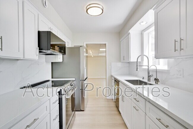 Building Photo - 3806 Century Dr