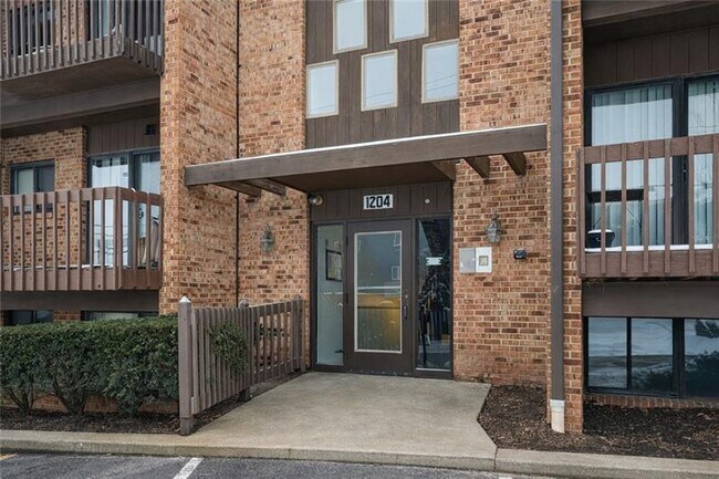 Building Photo - 1204 Dutilh Rd