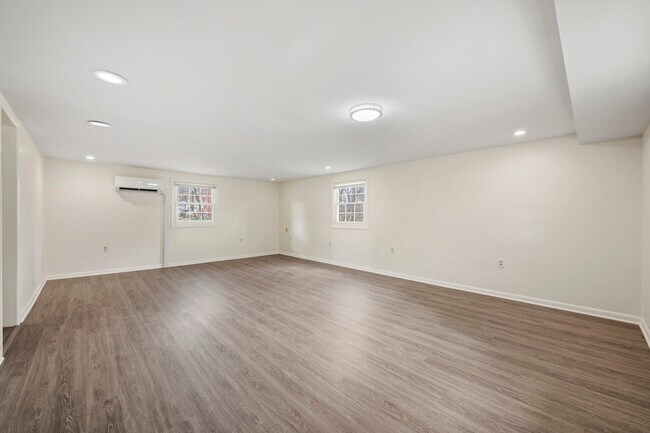 Building Photo - Dolly's