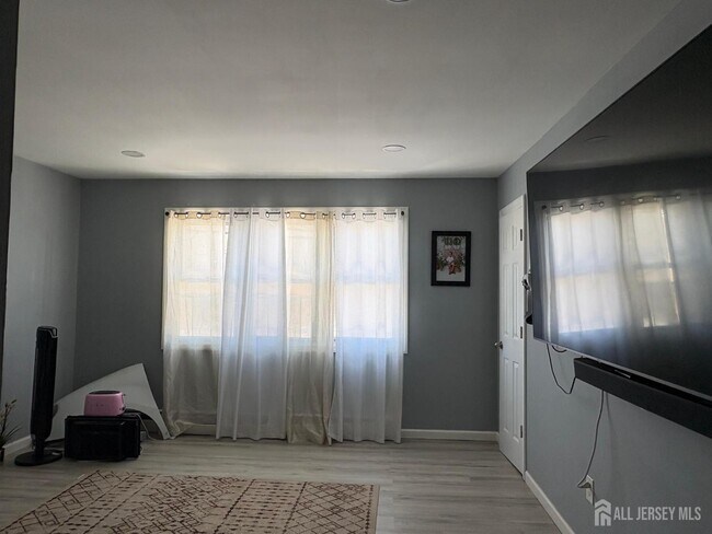 Building Photo - 723 Parker St