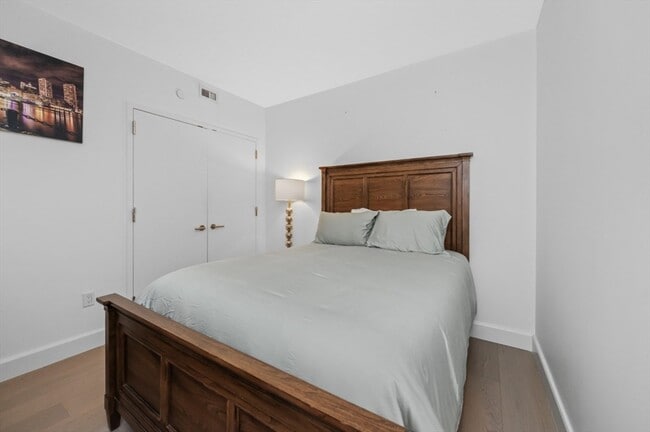 Building Photo - 100 Lovejoy Wharf