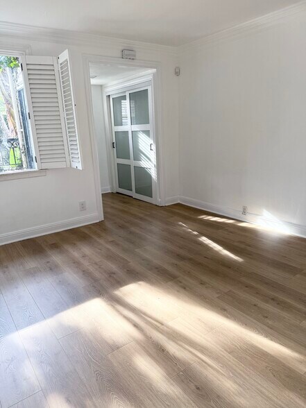 Building Photo - 1082 Meadowbrook Ave