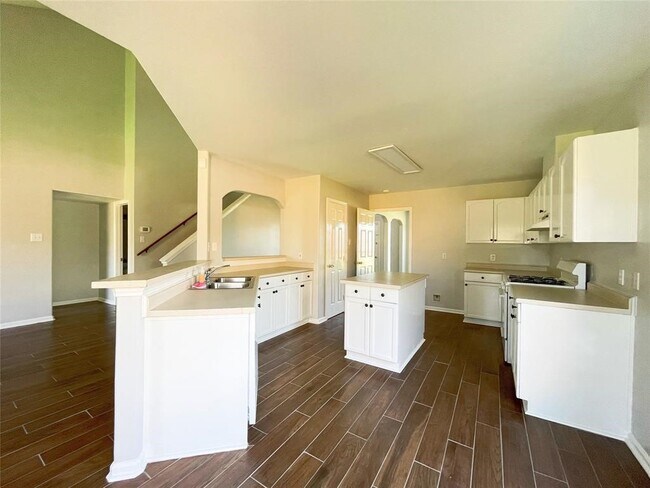 Building Photo - 6638 Chantalle Dr