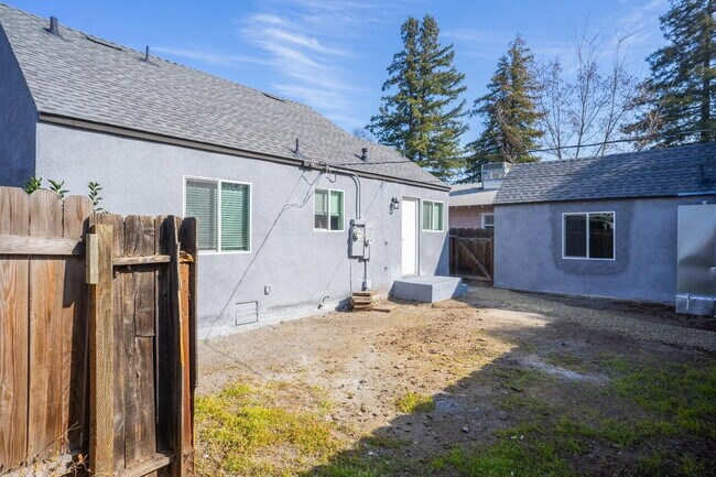 Building Photo - Newly renovated 1 Bedroom
