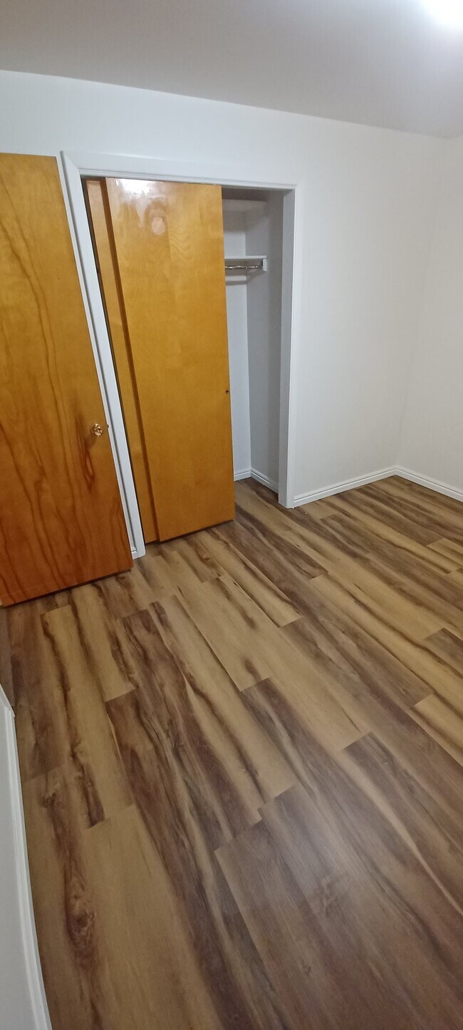 Building Photo - 638 N 400 E