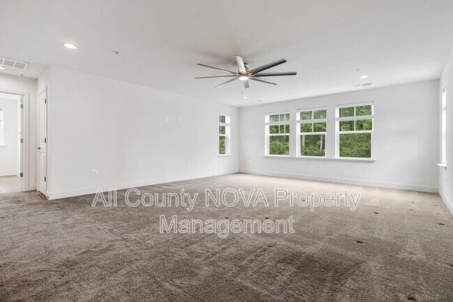 Building Photo - 11010 N Riding Rd