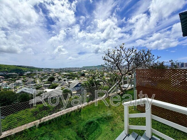 Building Photo - 2013 Kakela Dr