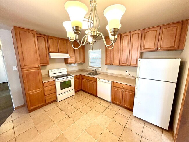 Building Photo - *COMING SOON* Cozy & Convenient – 3 Bedroom Home Near Shopping & Highways!