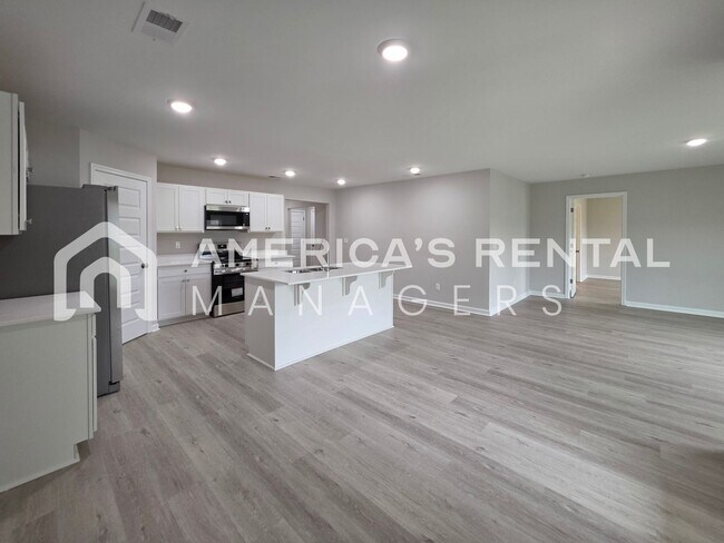 Building Photo - Space to Live, Style to Love!