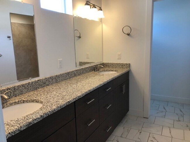 Building Photo - Mountain Vista Townhome