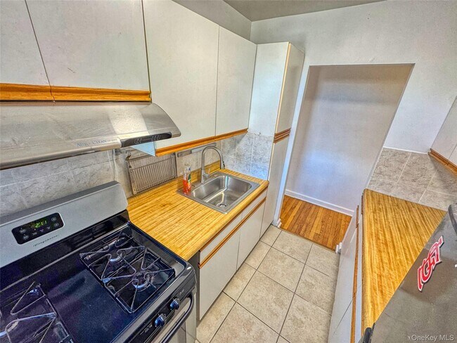 Building Photo - 67-25 Dartmouth St