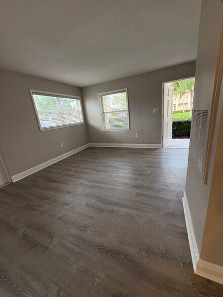 Living Space 3 - 225 E New Hampshire St