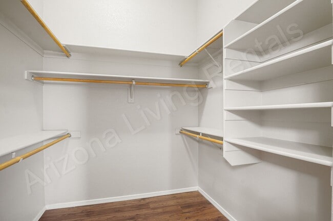 Building Photo - FURNISHED AVAILABLE APRIL 20th - SEPTEMBER 30th, 2026