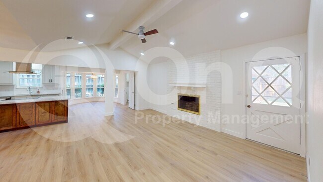 Building Photo - 208 Glenwick Pl