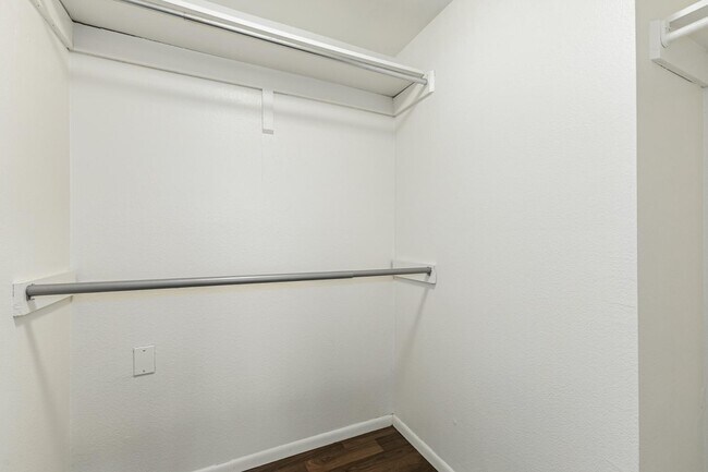 Building Photo - 10828 N Biltmore Dr