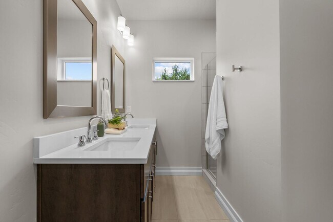 Building Photo - 2213 S Federal Way