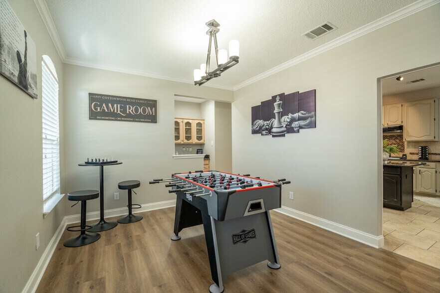 Game room - 707 Cottonwood Bend Dr
