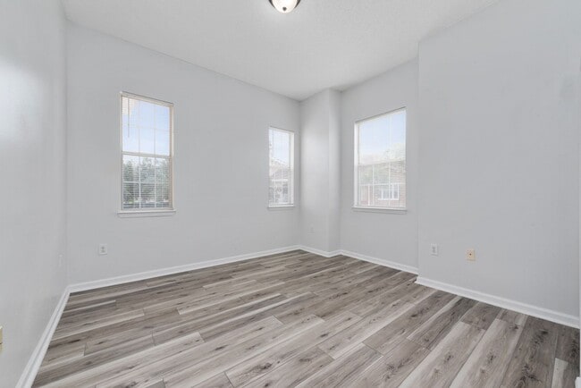 Building Photo - Beautiful 1 Bed 1 Bath with 1 car garage c...